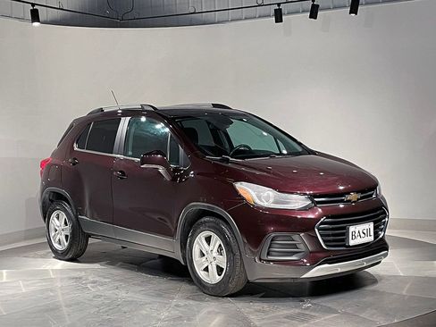 Used 2020 Chevrolet Trax LT FWD image 36