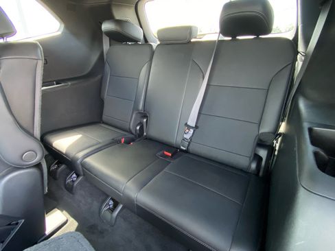 Used 2025 Buick Enclave Preferred FWD image 15