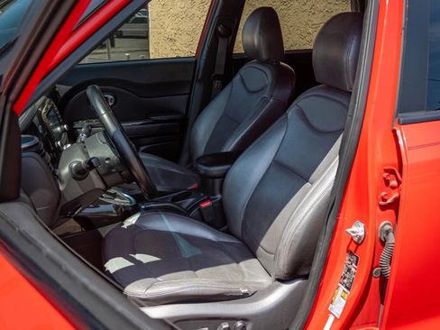 Used 2015 Kia Soul ! w/ Sun & Sound Package FWD image 14