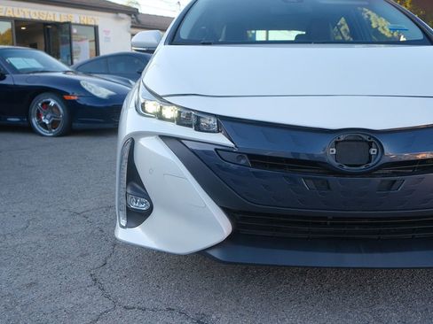 Used 2017 Toyota Prius Prime Advanced image 41