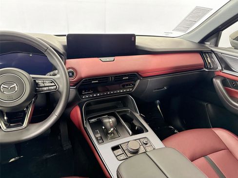 Certified 2025 MAZDA CX-70 3.3 Turbo S w/ Premium Package image 35