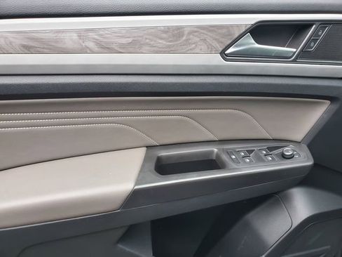 Used 2022 Volkswagen Atlas Cross Sport SE image 16