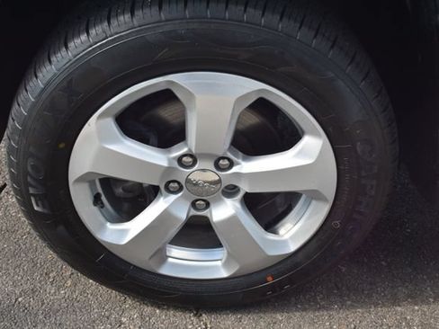 Used 2018 Jeep Compass Latitude w/ Cold Weather Group AWD/4WD image 43