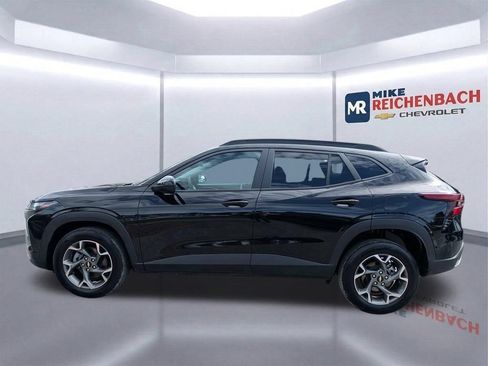 Used 2025 Chevrolet Trax LT FWD image 7