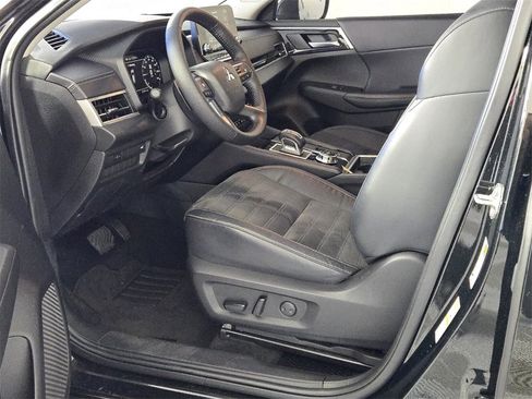 Used 2023 Mitsubishi Outlander SE image 7