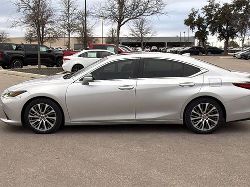 Used 2019 Lexus ES 350 Luxury image 2