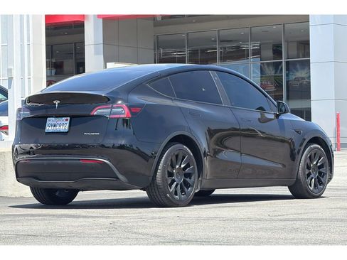 Used 2022 Tesla Model Y Long Range AWD/4WD image 4