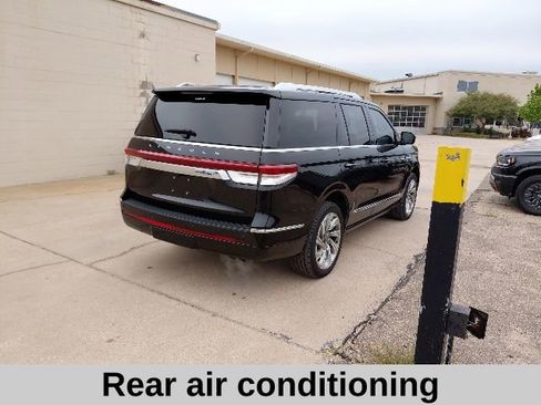 Used 2024 Lincoln Navigator Premiere AWD/4WD image 4
