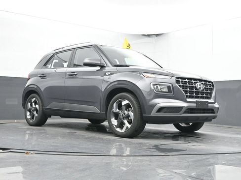 Used 2025 Hyundai Venue SEL FWD image 36