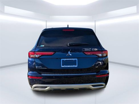 Used 2024 Mitsubishi Outlander SE image 4