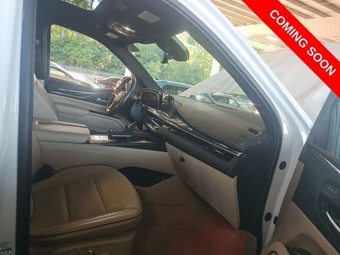 Used 2023 Cadillac Escalade Premium Luxury AWD/4WD image 10