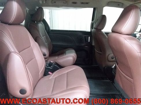 Used 2017 Toyota Sienna Limited image 15