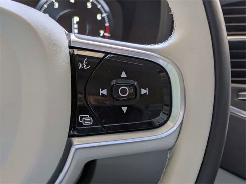 Used 2020 Volvo XC90 T6 Momentum w/ Protection Package Premier image 38