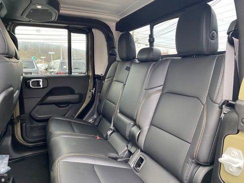 New 2025 Jeep Gladiator Sport image 21