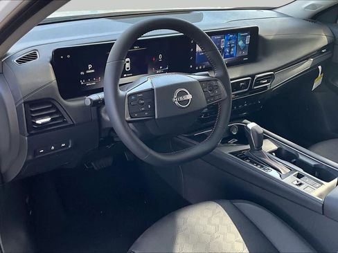New 2026 Nissan Sentra SR w/ SR Premium Package FWD image 8