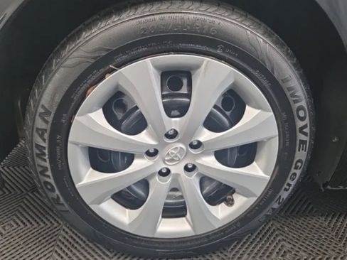 Used 2020 Toyota Corolla LE FWD image 6