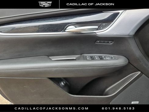 Used 2025 Cadillac XT5 Premium Luxury image 12