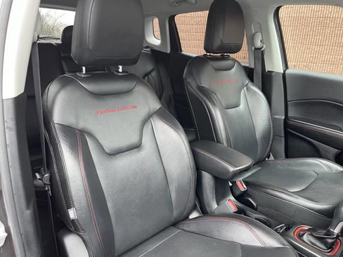 Used 2018 Jeep Compass Trailhawk w/ Leather Interior Group AWD/4WD image 14