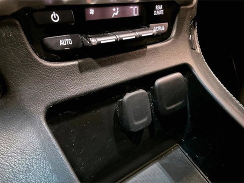 Used 2019 GMC Yukon SLT image 32