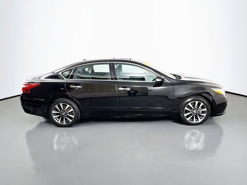 Used 2017 Nissan Altima 2.5 SV w/ Convenience Package image 8