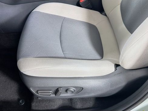 Used 2019 Toyota RAV4 XLE w/ Convenience Package image 21