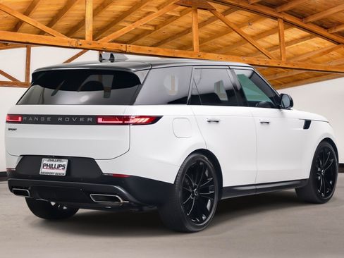 Used 2024 Land Rover Range Rover Sport SE AWD/4WD image 5