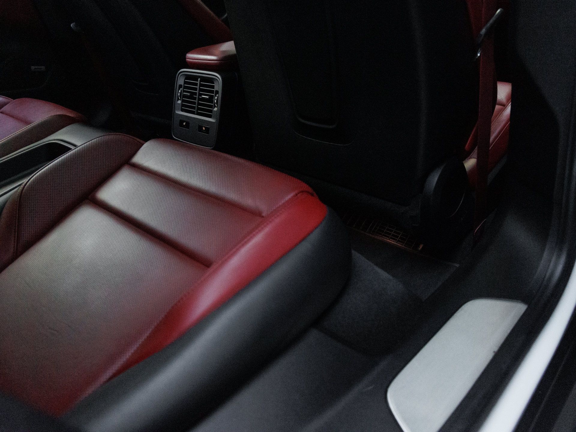 Certified 2021 Porsche Taycan Turbo AWD/4WD image 34