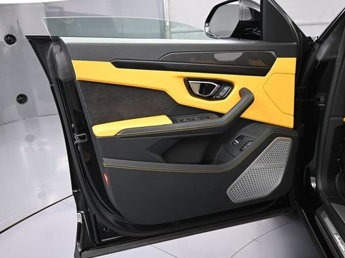 Used 2022 Lamborghini Urus AWD/4WD image 14