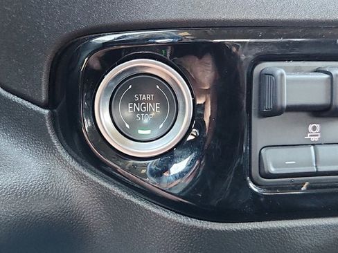 Used 2025 GMC Sierra 1500 SLT image 22