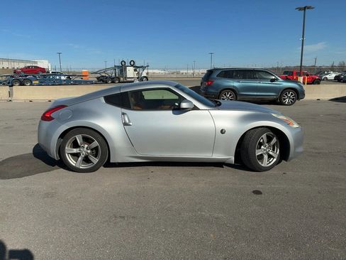 Used 2009 Nissan 370Z Touring image 7