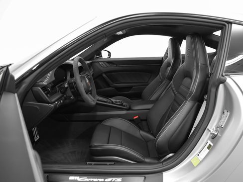 Certified 2025 Porsche 911 Carrera GTS RWD image 61