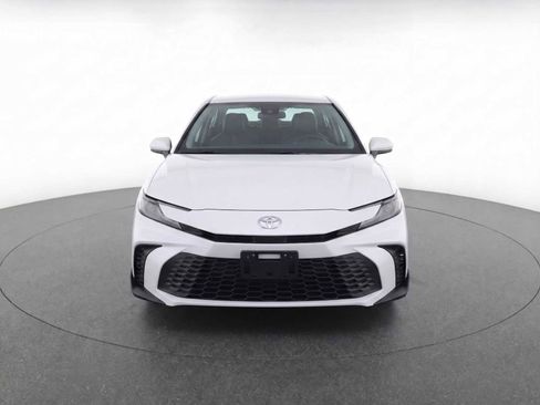 Used 2025 Toyota Camry SE image 2