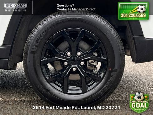 Used 2025 Jeep Grand Cherokee Altitude AWD/4WD image 5