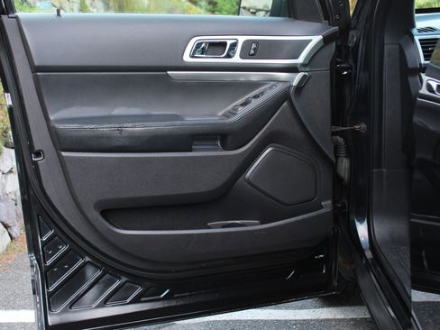 Used 2013 Ford Explorer XLT image 12