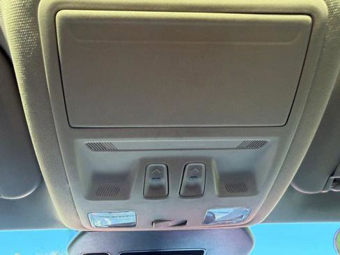 Used 2020 Ford Escape SE image 25