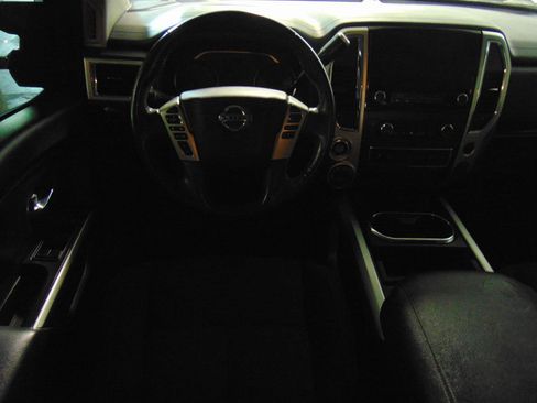Used 2021 Nissan Titan SV w/ SV Convenience Package AWD/4WD image 12