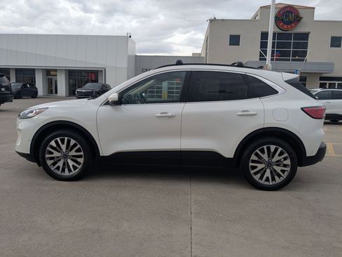 Used 2020 Ford Escape Titanium w/ Titanium Premium Package 2.0 image 2