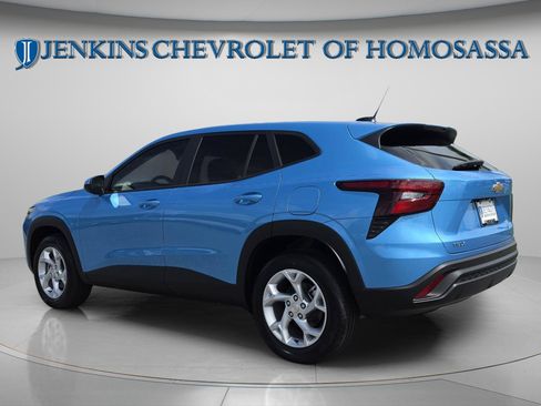 New 2026 Chevrolet Trax LS w/ LS Convenience Package FWD image 7