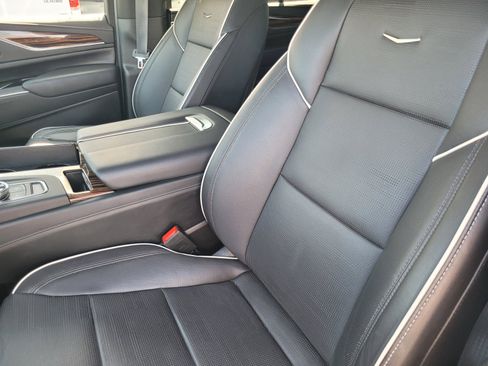 Used 2023 Cadillac Escalade Premium Luxury AWD/4WD image 9