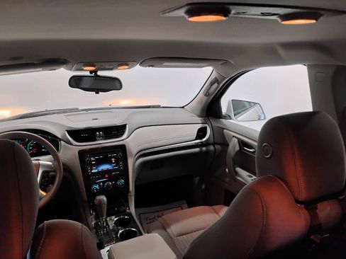 Used 2017 Chevrolet Traverse LT FWD image 10