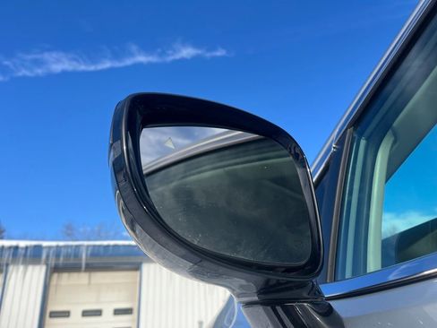 Used 2024 Chrysler Pacifica Touring-L image 12