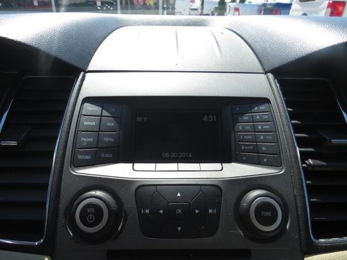 Used 2017 Ford Taurus SE FWD image 18