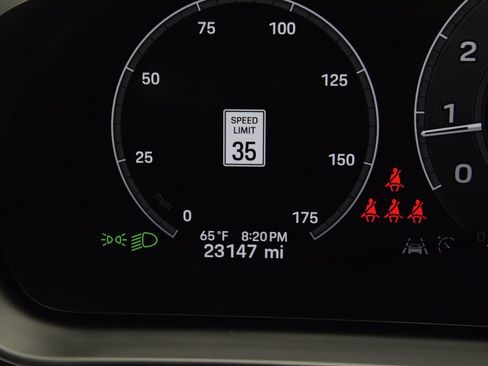 Used 2024 Porsche Cayenne AWD/4WD image 31