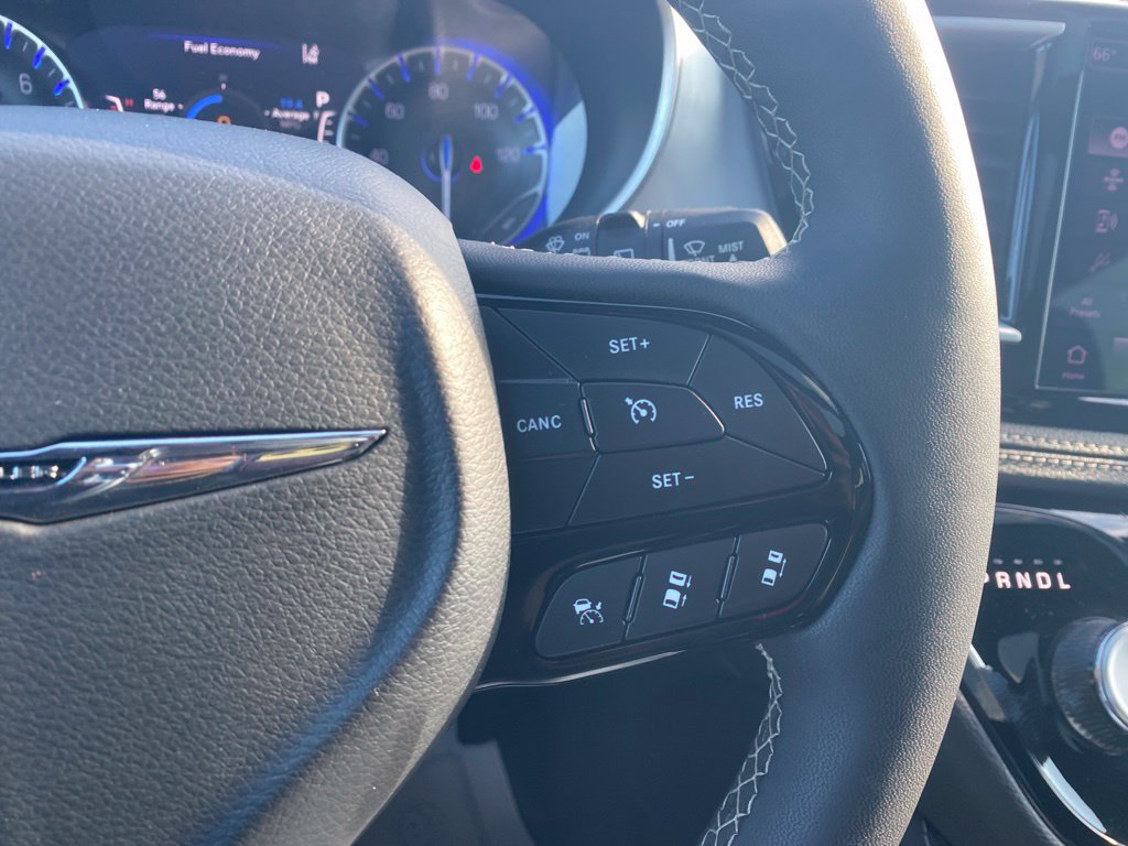 Used 2025 Chrysler Pacifica Limited FWD image 22