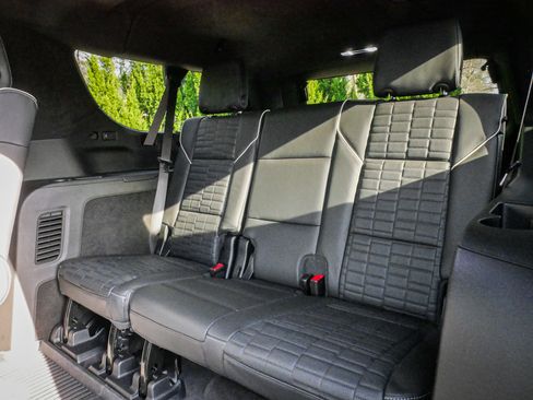 Used 2026 Cadillac Escalade ESV Platinum Sport w/ LPO, ONYX Package image 33