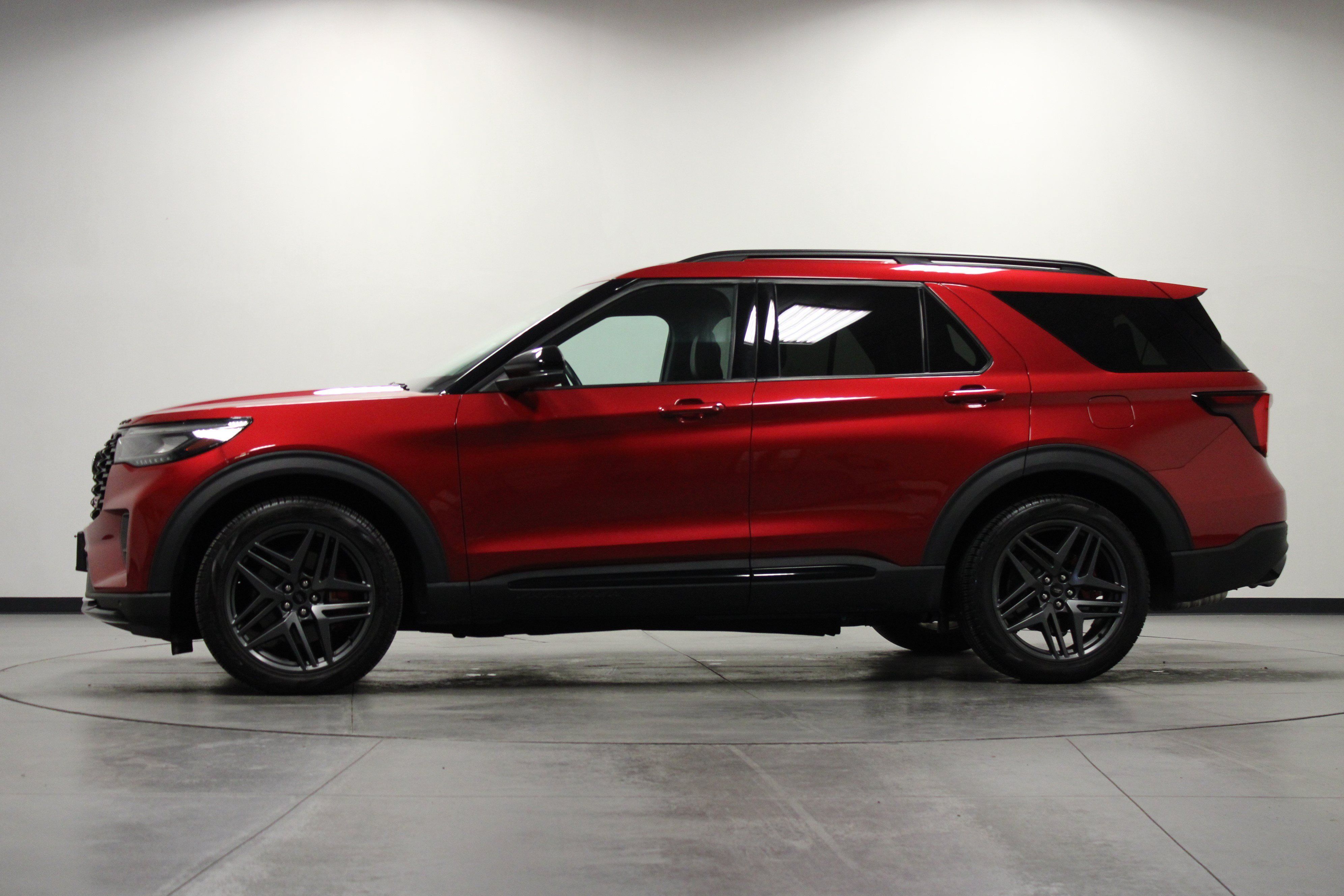 Used 2025 Ford Explorer ST RWD image 7