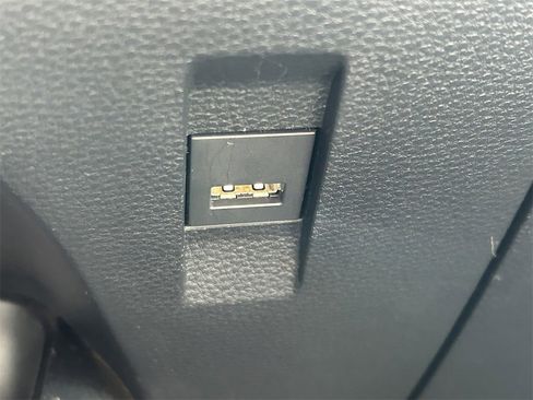 Used 2021 Toyota Corolla LE image 27