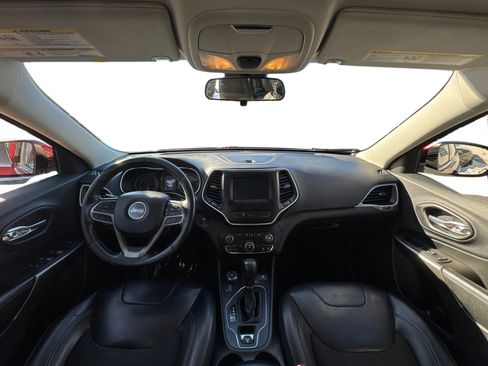 Used 2019 Jeep Cherokee Latitude Plus AWD/4WD image 11