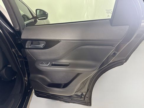 Used 2020 Jaguar F-PACE Premium image 28