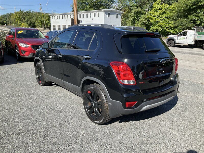 Used 2019 Chevrolet Trax LT w/ Sun & Sound Package AWD/4WD image 7